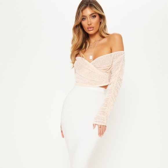 PrettyLittleThing • Nude polka dot sheet Bardot crop top - Picture 3 of 5